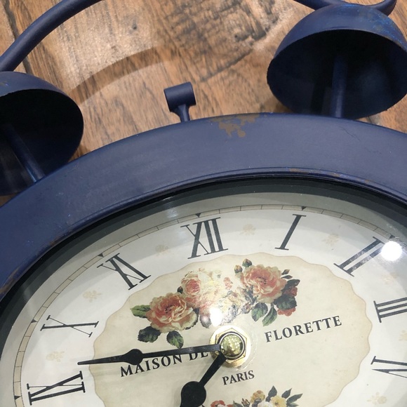 Cute Retro Navy Blue Clock With Flowers - Picture 4 of 9